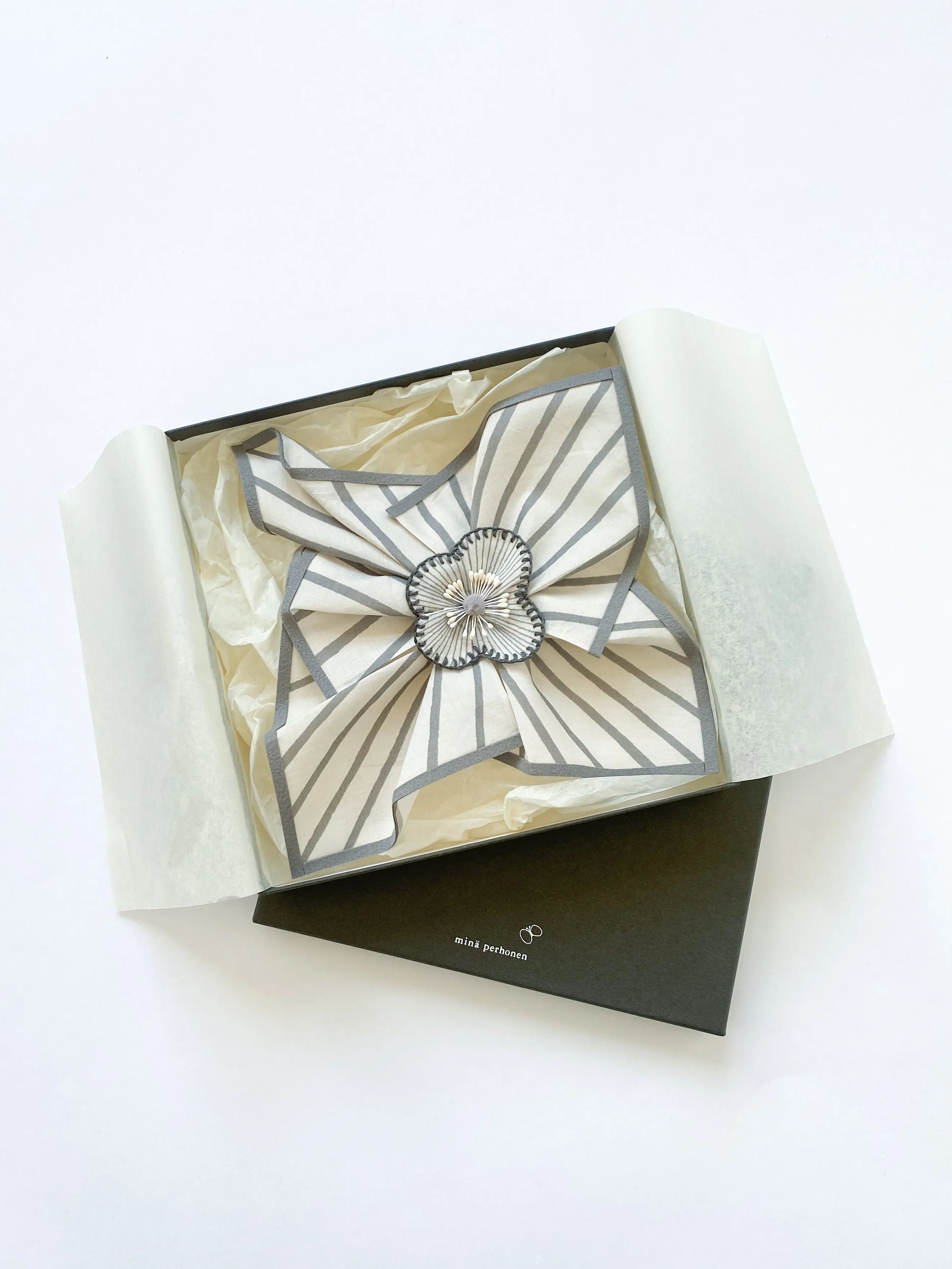 Min Perhonen- Corsage Light Flower - AAS7784K